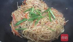 炒面条的做法视频,美味家常菜轻松做